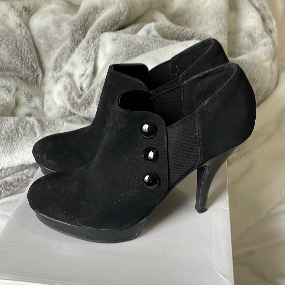 Kenneth Cole Black Heeled Boots with Suede Finish